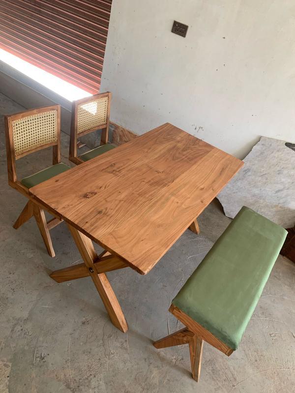 Easy Dining for 4 people